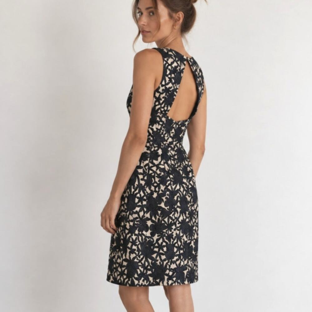 Kay Unger Size 4 Navy Floral Embroidered Sheath Dress Open Back Cocktail Vintage